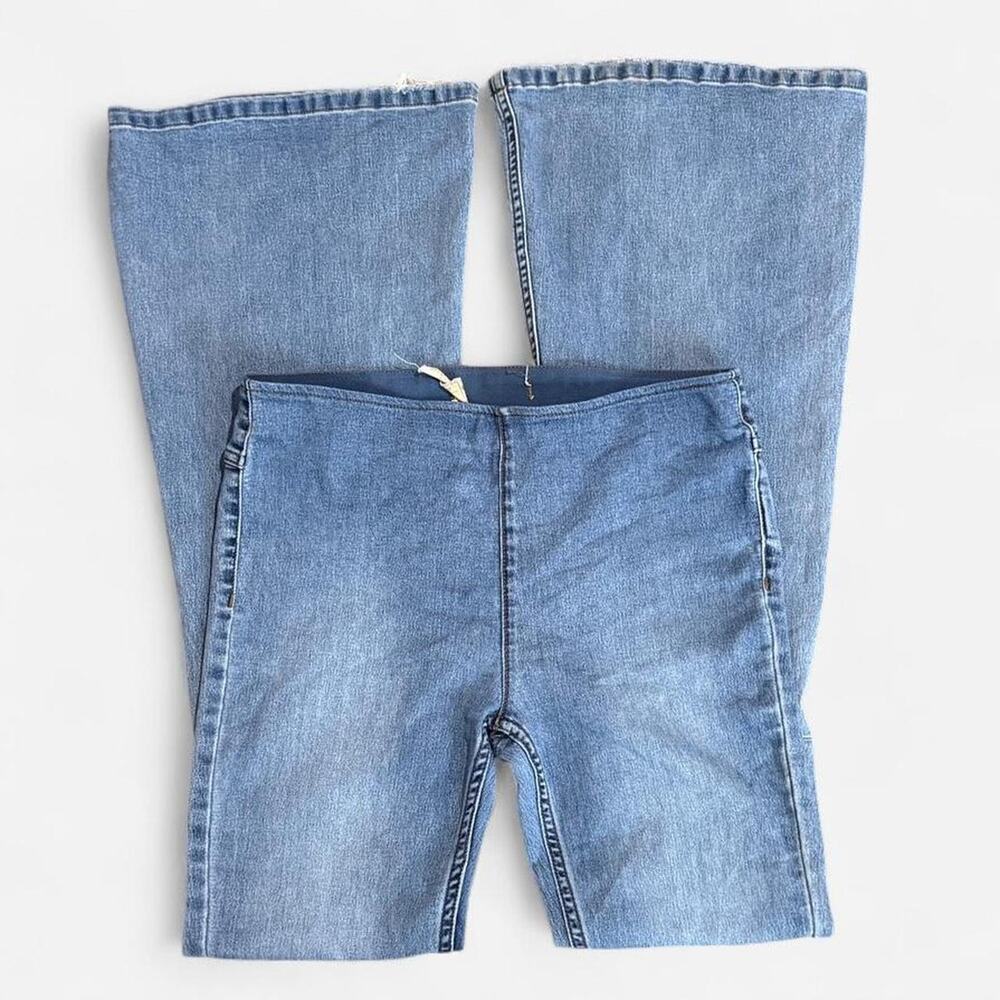 Free People Light Blue Washed Stretchy Denim Distressed High Rise Flare Jeans 28
